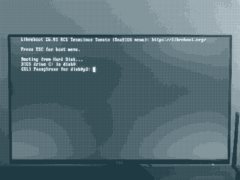 Libreboot SeaBIOS 26.01 RC1 na Dell OptiPlex 3050 Micro, prikazuje FreeBSD GELI polje za unos lozinke